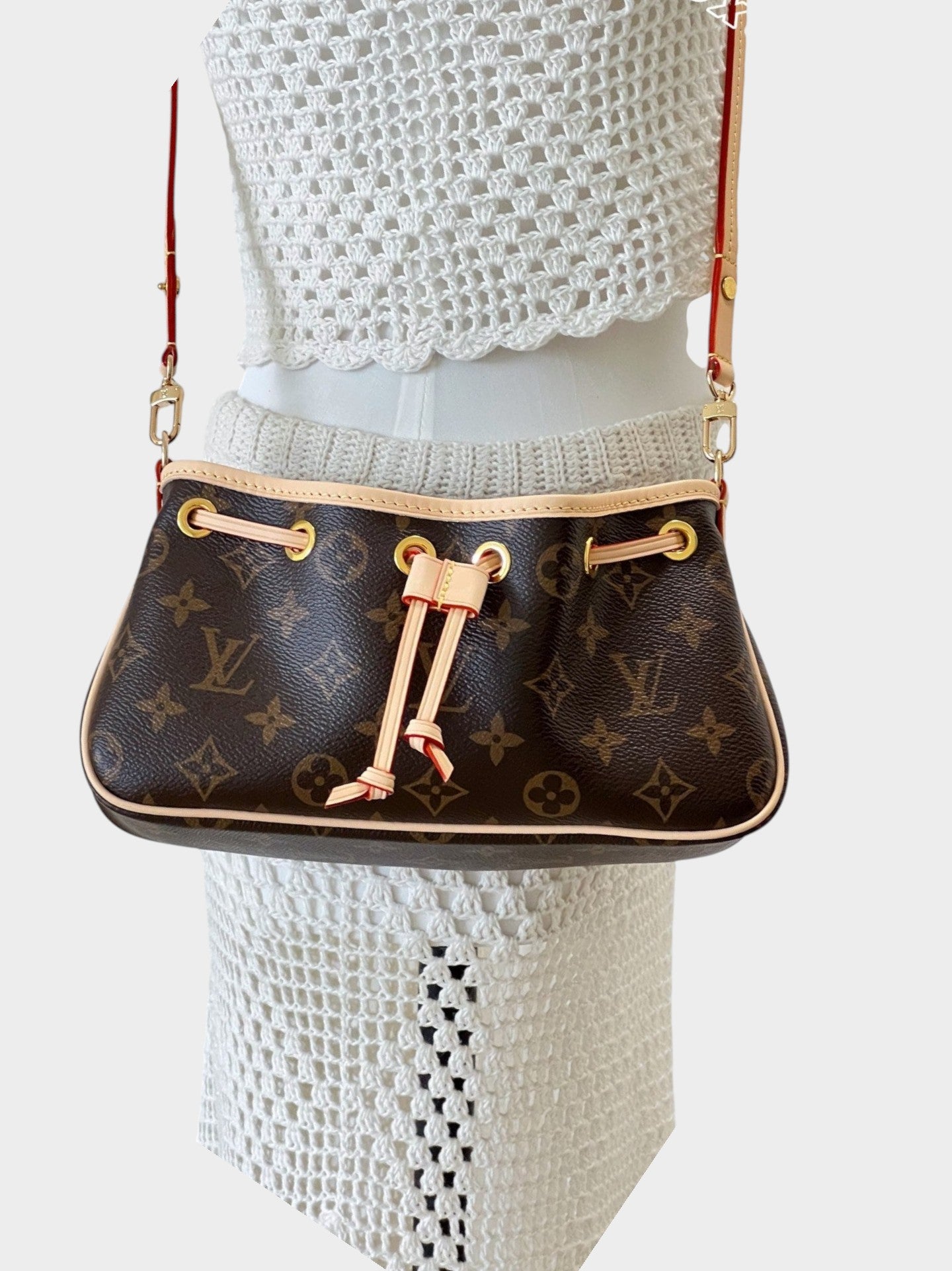 Zebass Louis Vuitton monogram canvas drawstring bucket bag with light leather trim, gold hardware, and adjustable strap.